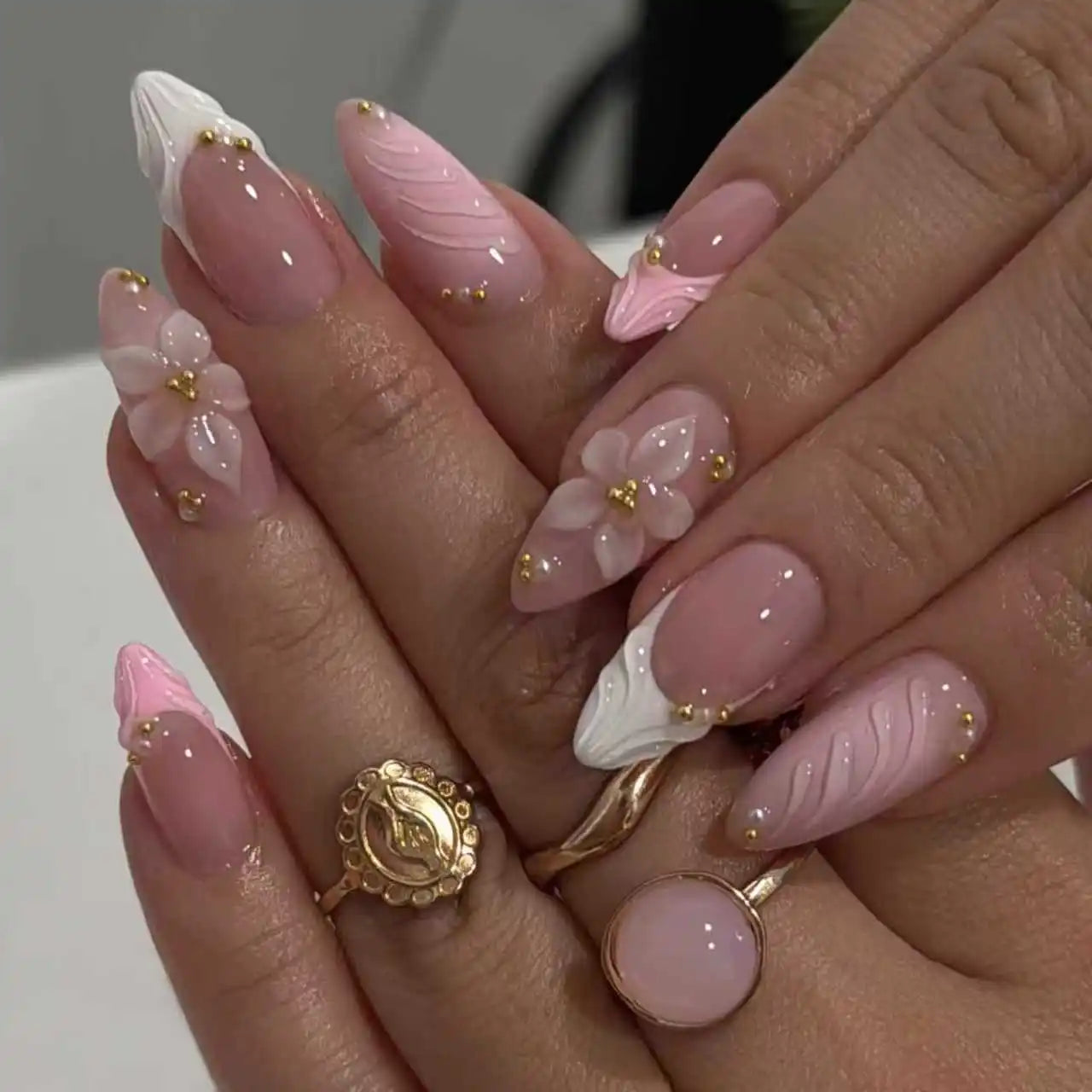 24pcs Pink Flower Almond Press on Nails Kawaii False Nails Wearable Stick-on Nails Fake Nail