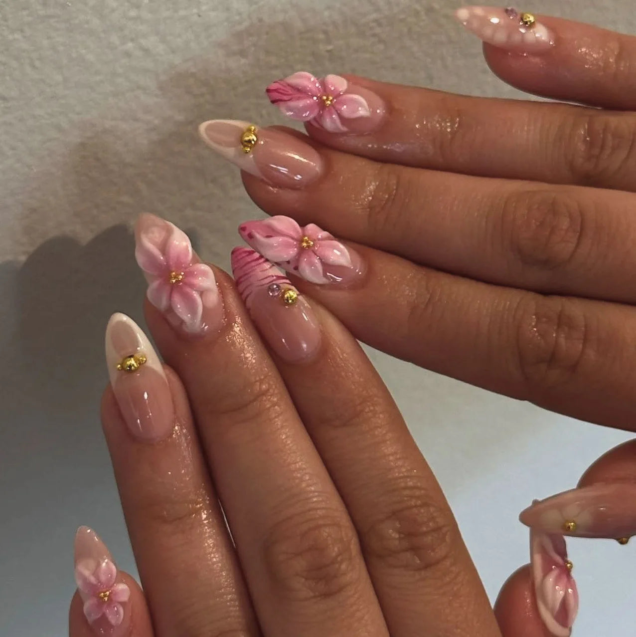 24pcs Pink Flower Almond Press on Nails Kawaii False Nails Wearable Stick-on Nails Fake Nail